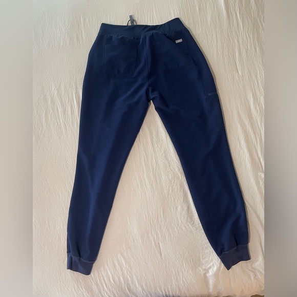 Figs Women's Navy scrub set - Picture 5 of 6